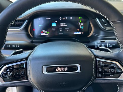 Used 2023 Jeep Grand Cherokee Overland w/ Advanced Protech Group III AWD/4WD image 24