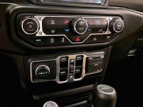 Used 2023 Jeep Gladiator Sport AWD/4WD image 31