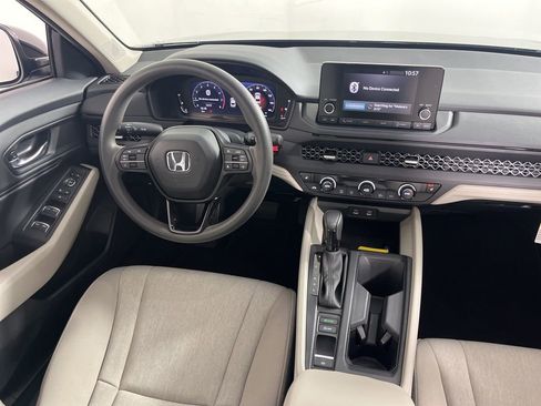 Certified 2025 Honda Accord SE image 4