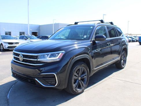 Used 2021 Volkswagen Atlas SE w/ Panoramic Sunroof Package image 3
