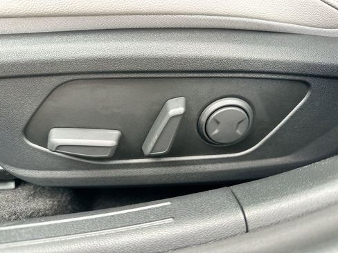 New 2025 Hyundai Elantra Limited image 37