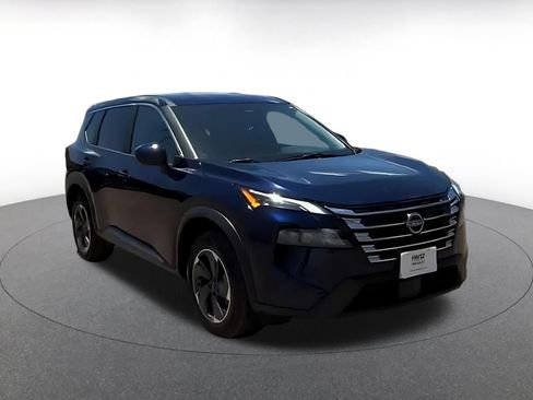 Used 2025 Nissan Rogue SV FWD image 3