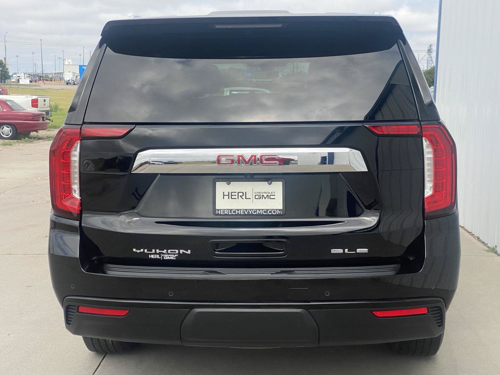 Used 2022 GMC Yukon SLE AWD/4WD image 6