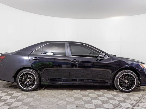 Used 2012 Toyota Camry SE w/ Leather Pkg FWD image 17
