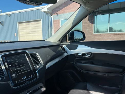 Used 2018 Volvo XC90 T5 Momentum w/ Convenience Package AWD/4WD image 8