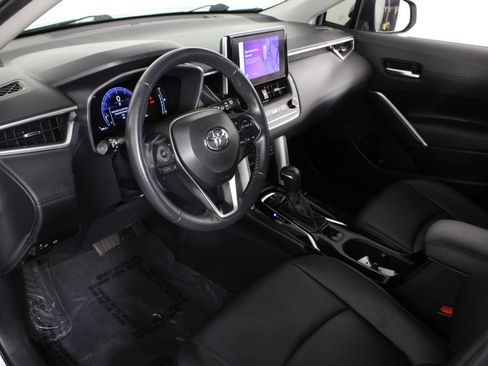Used 2024 Toyota Corolla Cross XLE FWD image 18