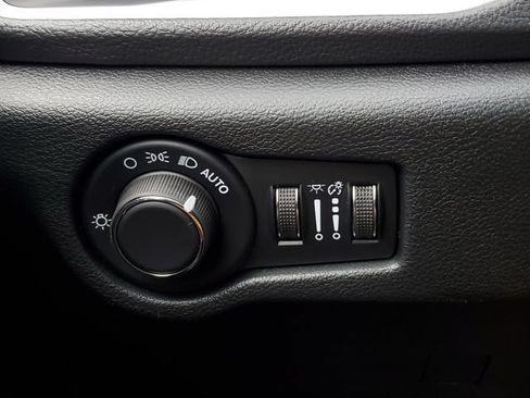 New 2027 Chrysler Pacifica Limited FWD image 34