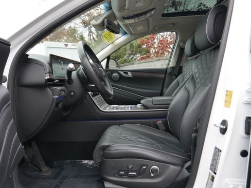 Certified 2025 Genesis GV80 3.5T Prestige image 13