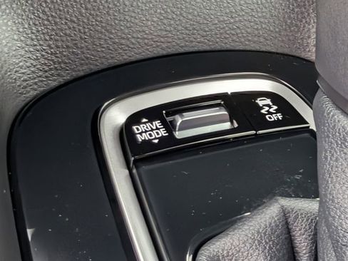 Used 2025 Toyota Corolla SE image 15