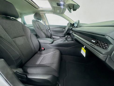 Used 2025 Honda Accord SE image 37