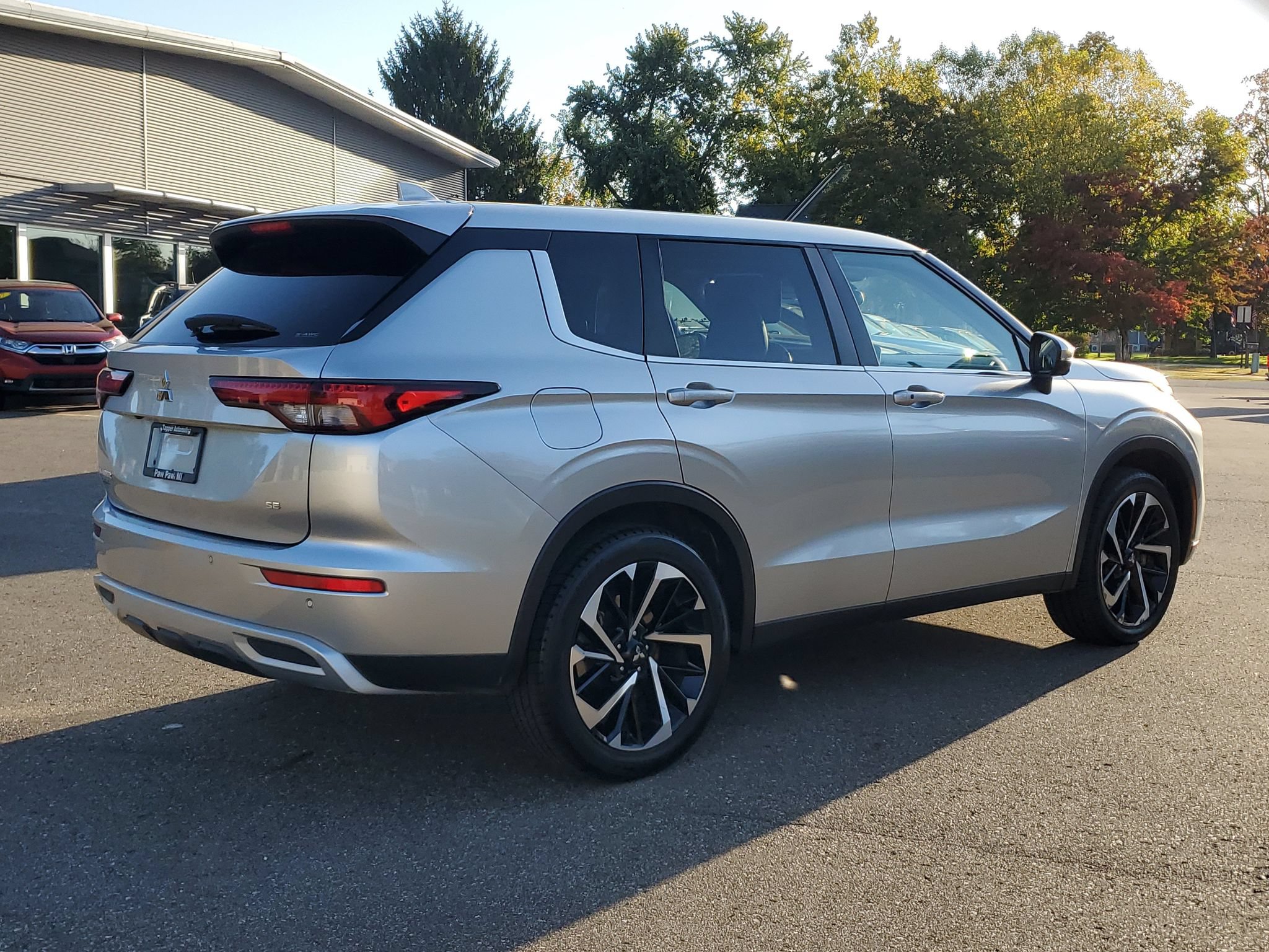 Used 2024 Mitsubishi Outlander AWD image 4