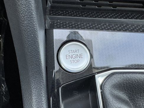 New 2025 Volkswagen Taos SE image 23