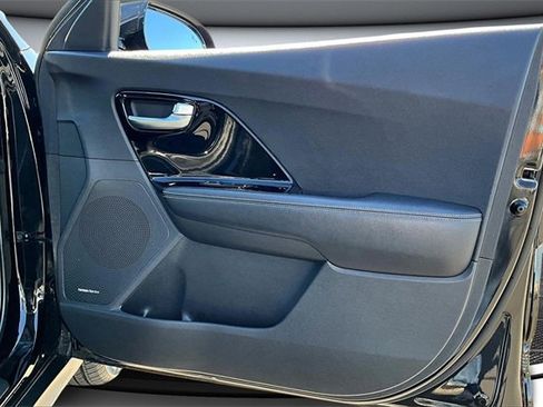 Used 2022 Kia Niro EX image 27