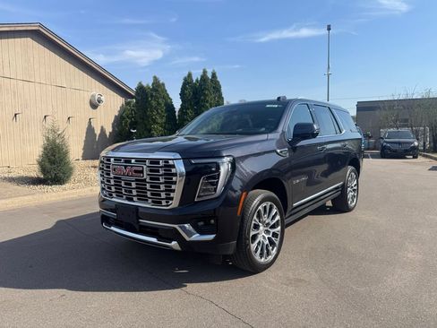Used 2025 GMC Yukon Denali w/ Denali Reserve Package AWD/4WD image 2
