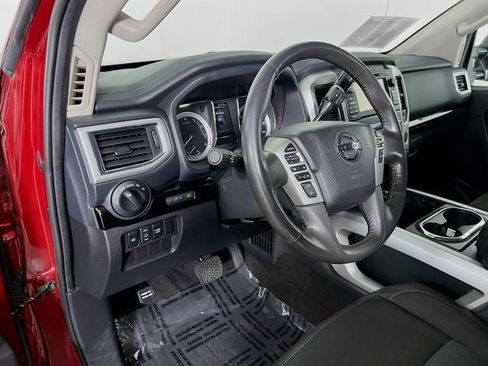 Used 2017 Nissan Titan SV image 8