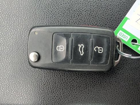 Used 2013 Volkswagen Beetle TDI image 17