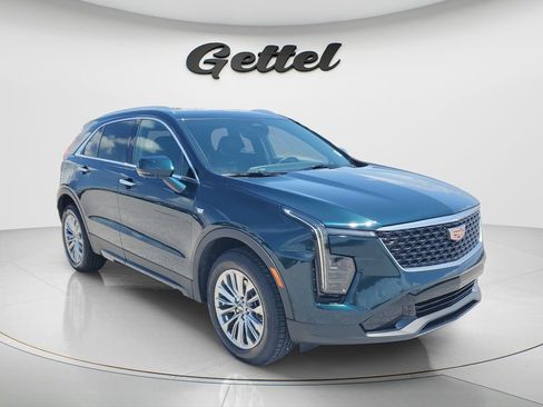 Used 2025 Cadillac XT4 Premium Luxury FWD image 3