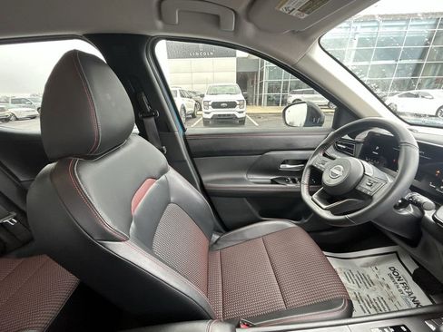 Used 2025 Nissan Kicks SR AWD/4WD image 10