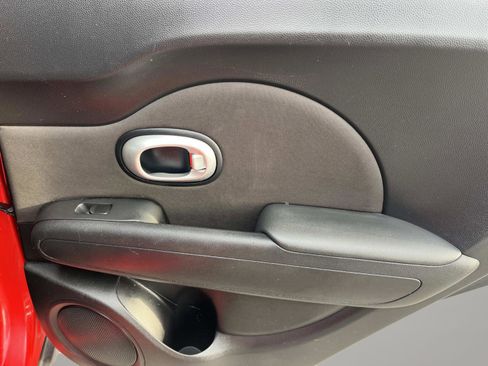 Used 2016 Kia Soul + image 21