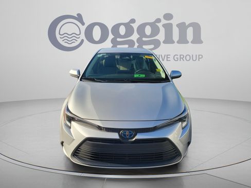 Used 2025 Toyota Corolla LE w/ Convenience Package FWD image 11