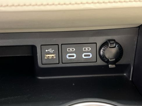 Used 2023 Toyota Highlander XLE image 34