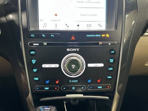 Used 2017 Ford Explorer Limited w/ Equipment Group 301A AWD/4WD image 21