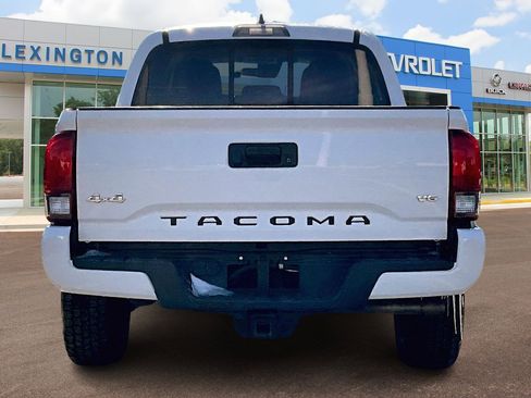 Used 2019 Toyota Tacoma SR w/ SR Convenience Package image 4