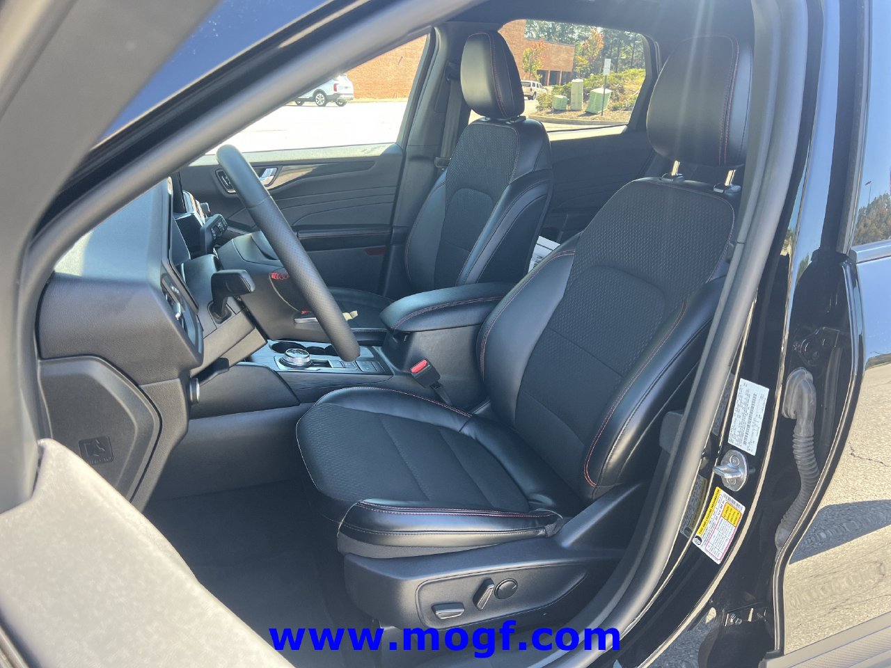 Certified 2025 Ford Escape ST-Line FWD image 15