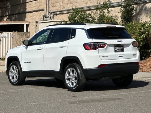 Used 2024 Jeep Compass Latitude AWD/4WD image 5