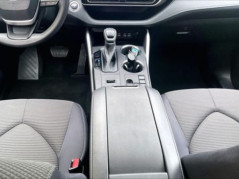 Used 2023 Toyota Highlander L FWD image 17