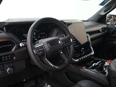 Used 2025 GMC Yukon Denali AWD/4WD image 30