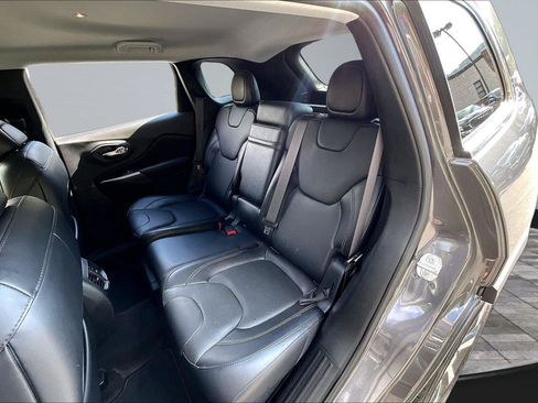 Used 2019 Jeep Cherokee Limited w/ Luxury Group AWD/4WD image 27