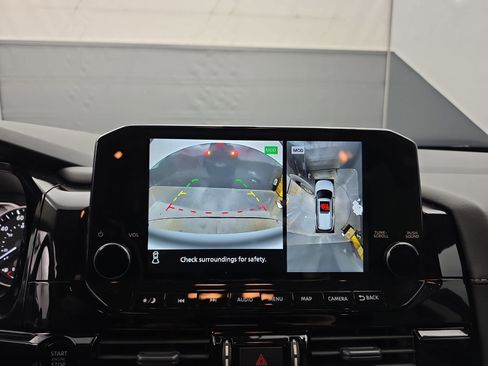 Used 2025 Nissan Pathfinder SL image 23