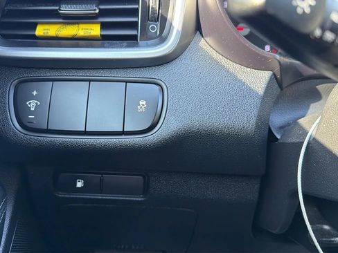 Used 2019 Kia Sorento L FWD image 15