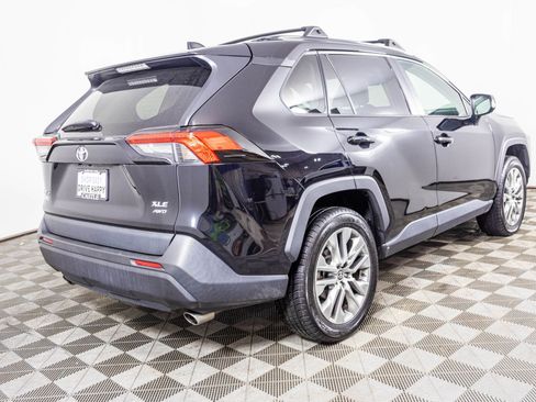 Used 2022 Toyota RAV4 XLE Premium image 15