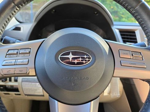 Used 2011 Subaru Outback 2.5i Limited AWD/4WD image 23