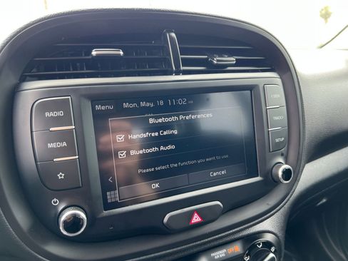 Used 2025 Kia Soul LX w/ LX Technology Package FWD image 20