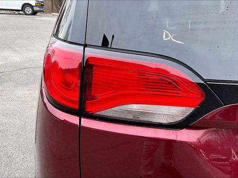 Used 2020 Chrysler Pacifica Touring-L image 28