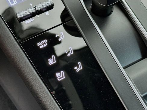 Certified 2026 Porsche Macan image 23