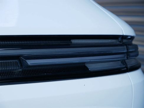 Used 2025 Porsche Cayenne image 8