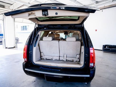 Used 2014 Cadillac Escalade Luxury image 54