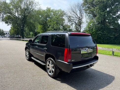 Used 2011 Cadillac Escalade Luxury AWD/4WD image 5