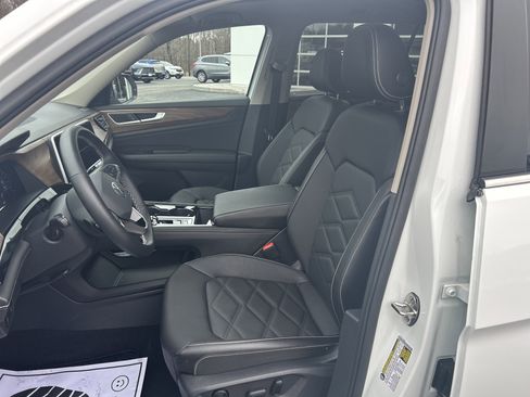 Used 2025 Volkswagen Atlas SE image 16