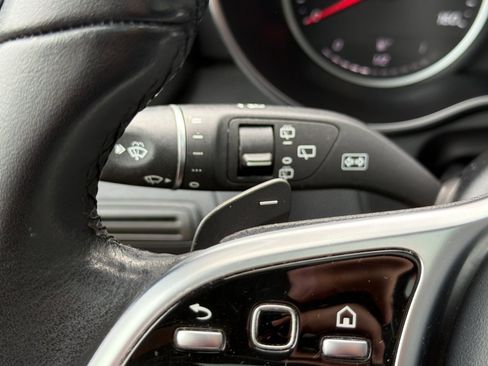 Used 2021 Mercedes-Benz GLC 300 4MATIC image 33