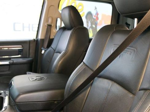 Used 2018 RAM 1500 Laramie w/ Convenience Group AWD/4WD image 18