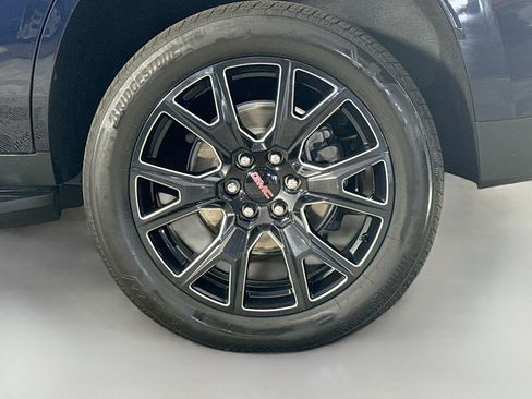 Used 2024 GMC Yukon SLT w/ SLT Luxury Package RWD image 37