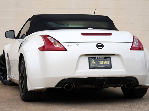 Used 2010 Nissan 370Z Touring RWD image 5