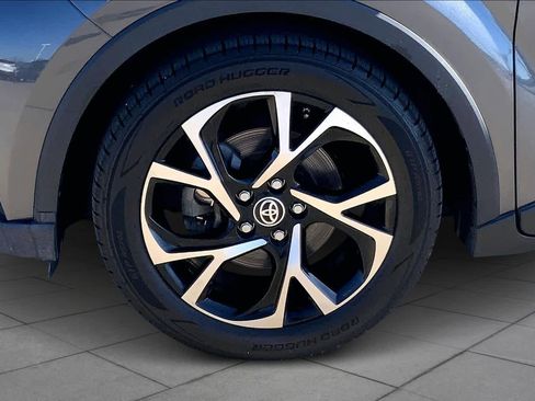Used 2021 Toyota C-HR XLE image 9