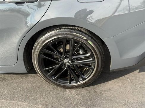 Used 2025 Toyota Camry SE image 4