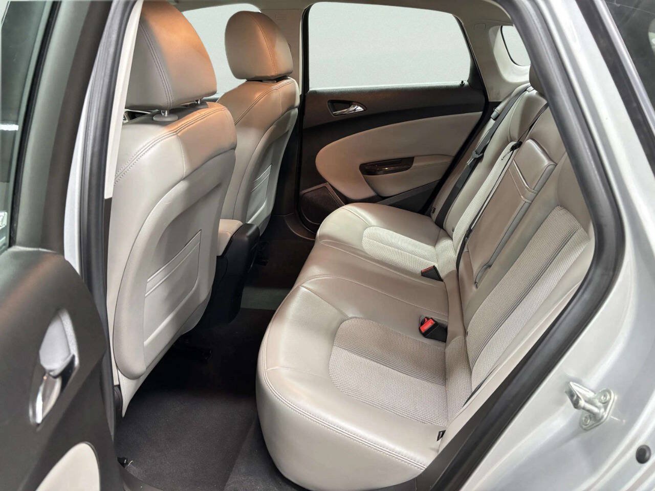 Used 2014 Buick Verano Convenience FWD image 17